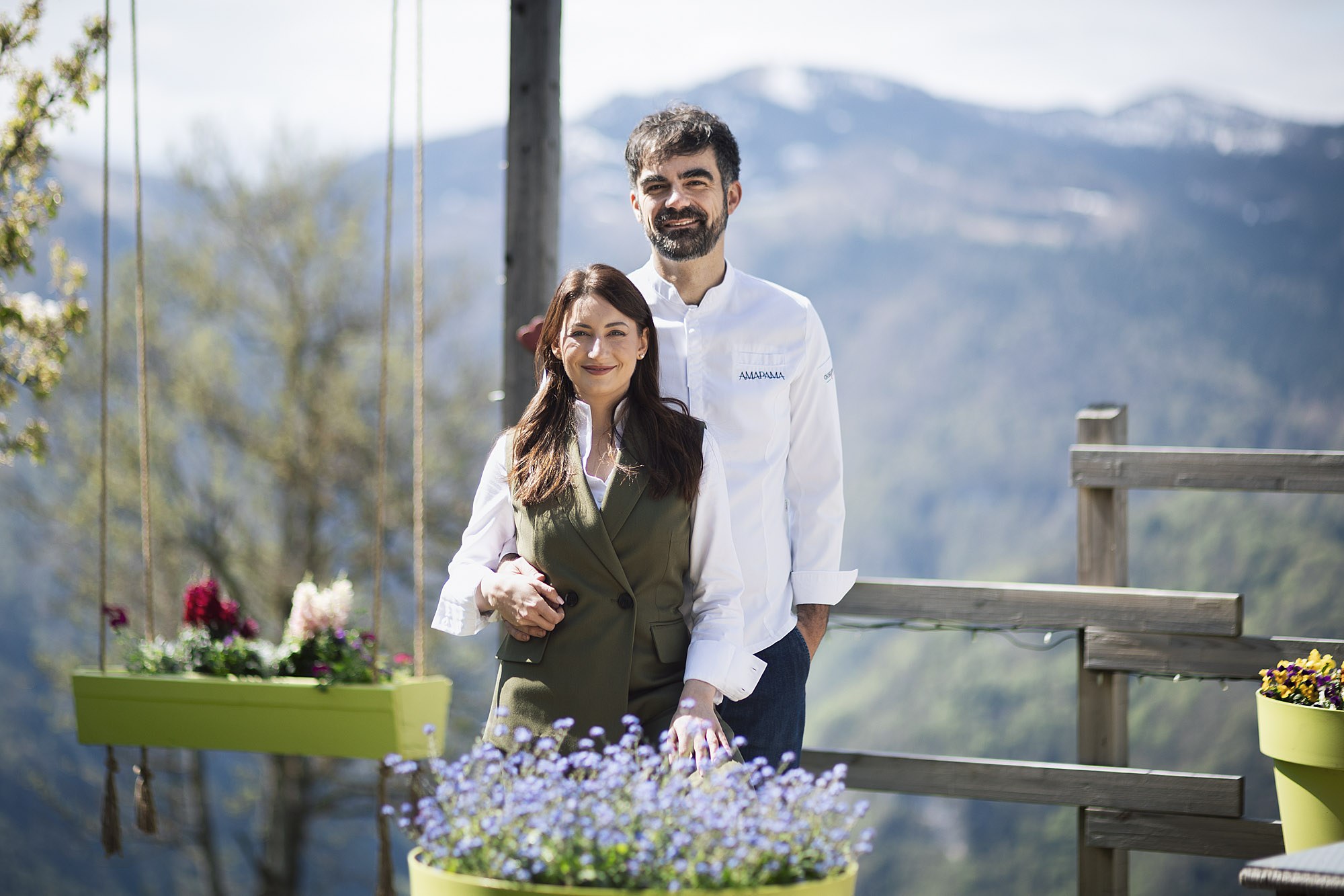 Luca Zotti e Alina Cazacu sulla terrazza del Lusernarhof